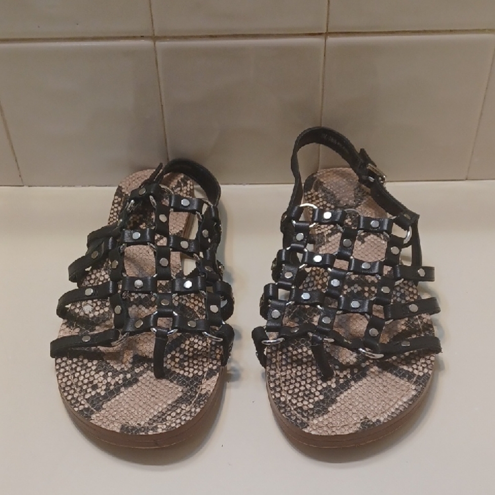 Vince Camuto Black & Silver Ring  Stappy  Flat Sandals Sz 8M =38.5